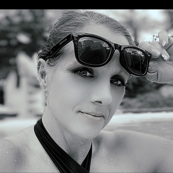 Meet your Posher, Christy - Picture 3 of 6